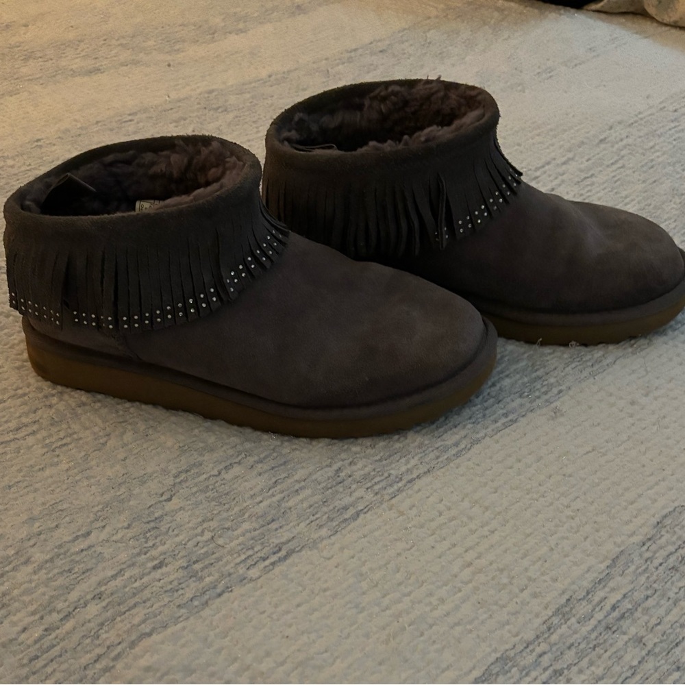 Ugg Classic Ultra Mini Fringe Bling  Suede Bootie Sz 8 gray/blue